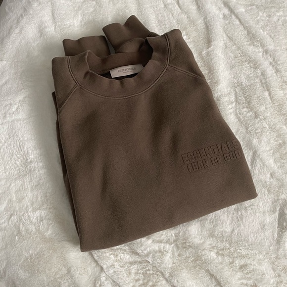 SOLD essentials crewneck - Picture 4 of 6